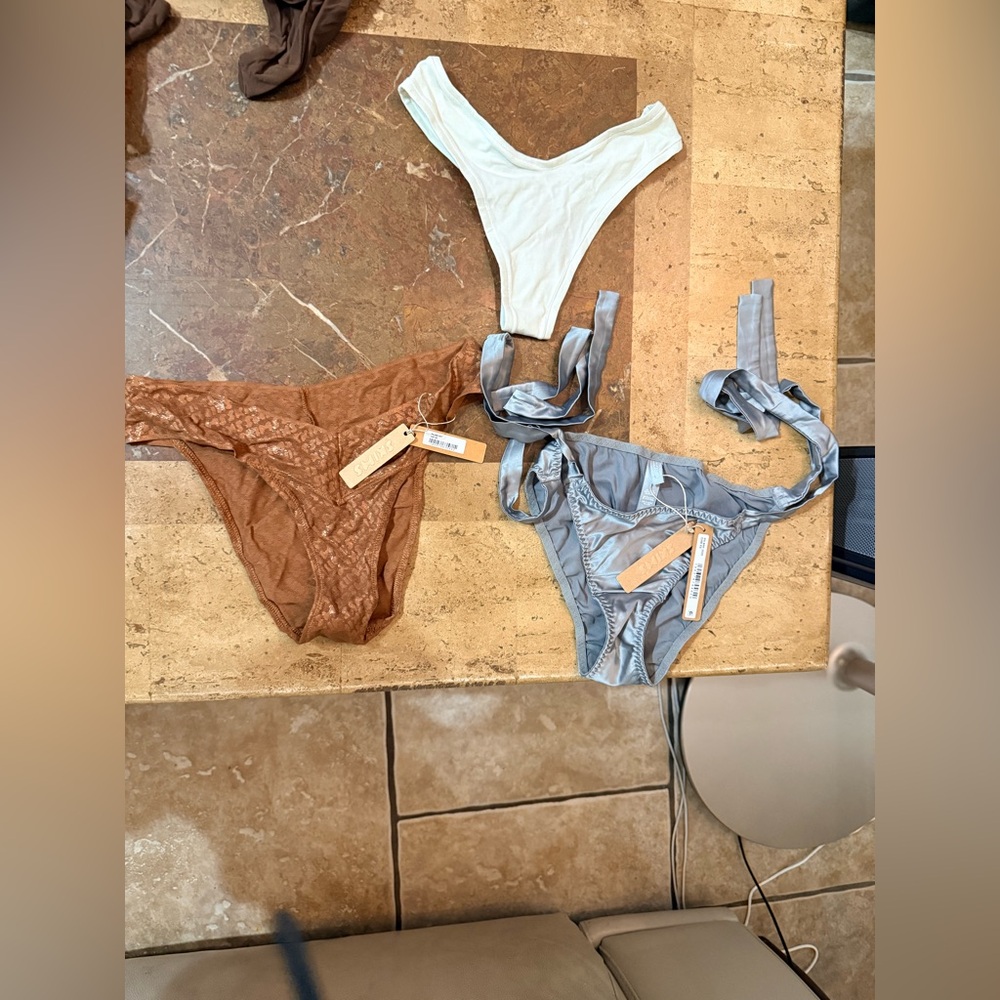 NWT SKIMS 3 piece bundle Panties Set

LOT BIN 21